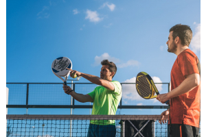 ¿Ropa de pádel o ropa deportiva genérica?