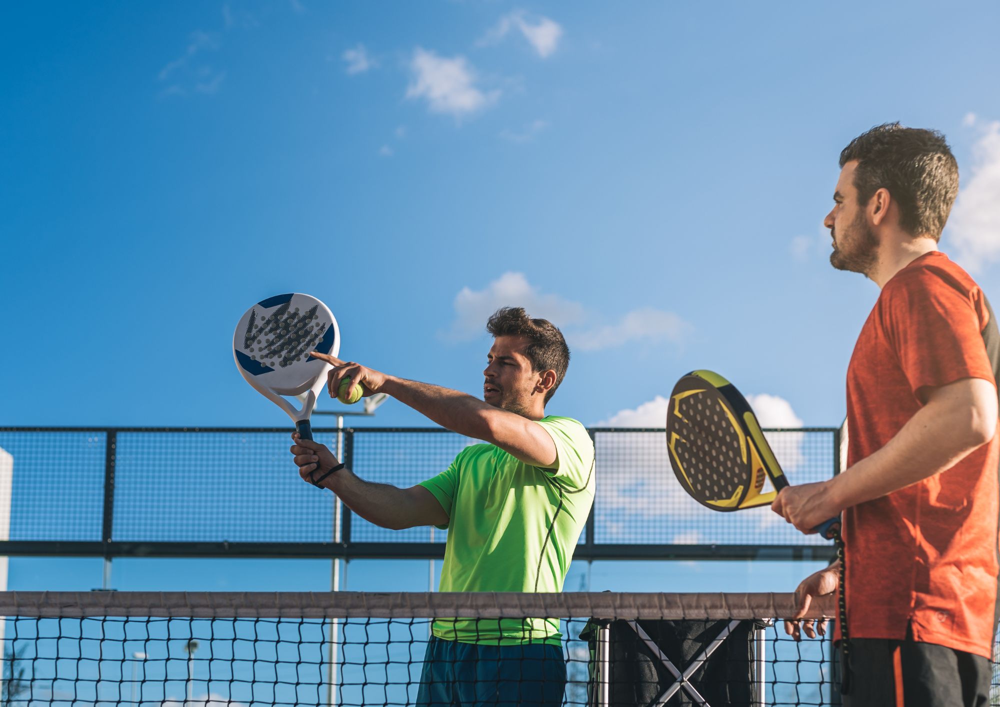 ¿Ropa de pádel o ropa deportiva genérica?